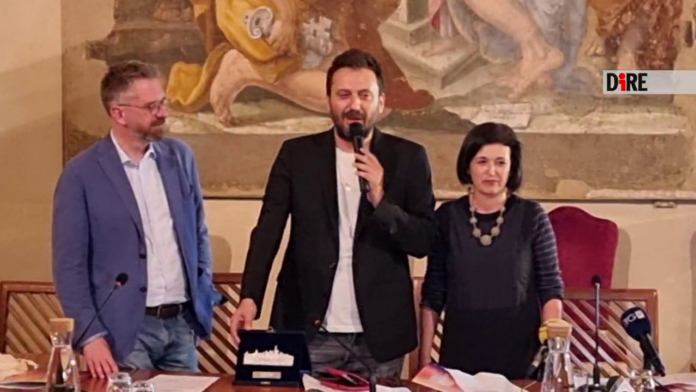 video-|-cesare-cremonini-riceve-la-turrita-d’argento-e-si-commuove:-“bologna-un-posto-unico-al-mondo”